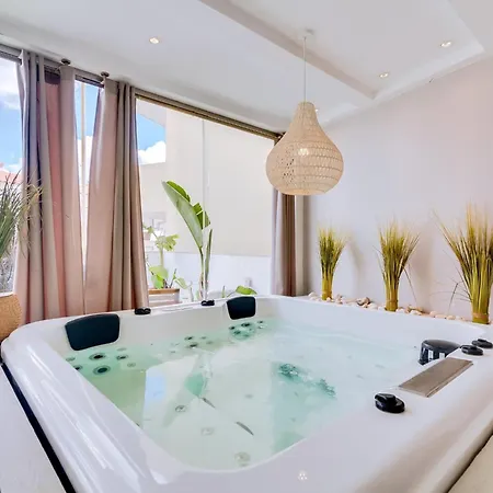 Monica With Private Pool And Jacuzzi