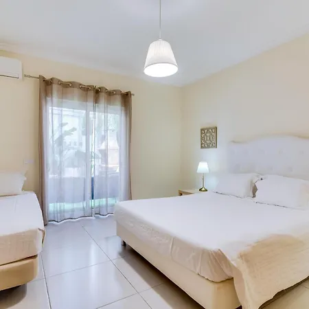 Monica With Private Pool And Jacuzzi Quarteira