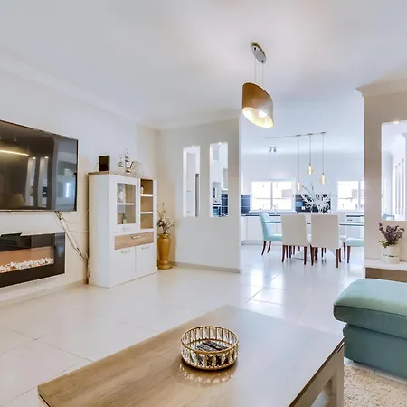 Monica With Private Pool And Jacuzzi Apartman *