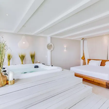 Monica With Private Pool And Jacuzzi Apartman